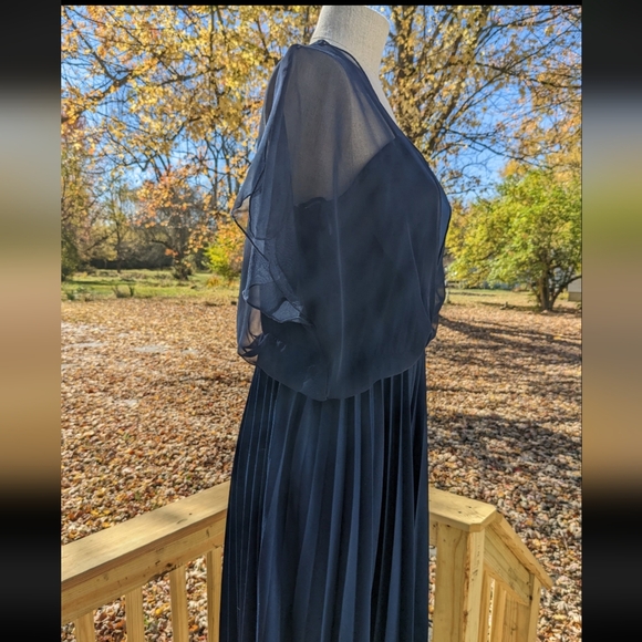 Vintage 70s Blue Pleated Plus Size Dress - Picture 5 of 7